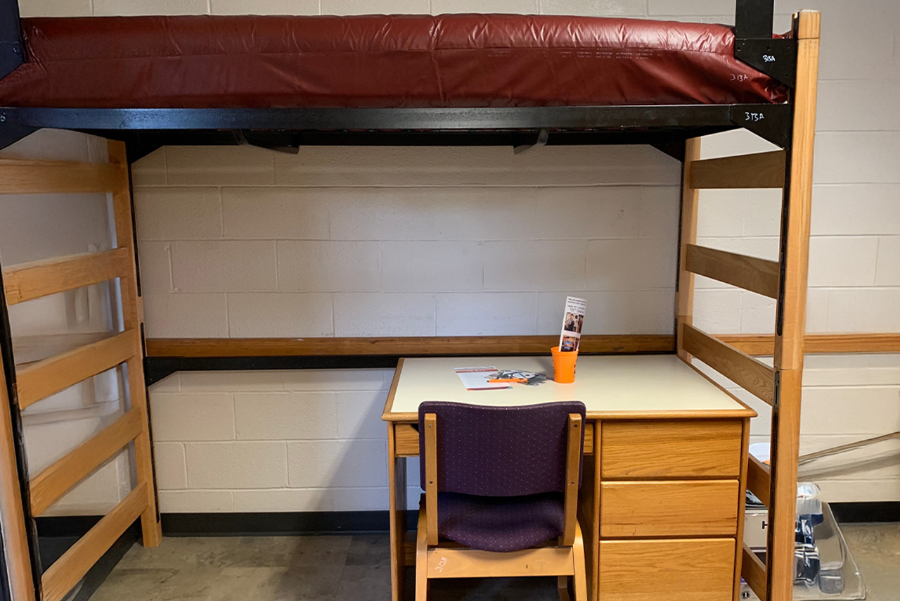 ไอเดียที่ 2 เตียง 2 ชั้นพร้อมพื้นที่อ่านหนังสือหรือทำการบ้าน